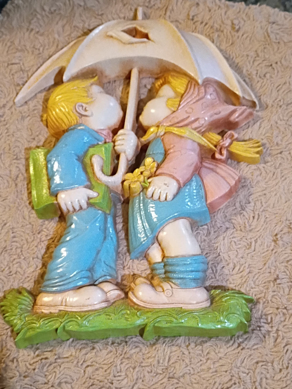 1977 Homco Vintage whimsical Blue & Pink Kissing Children Wall Accent